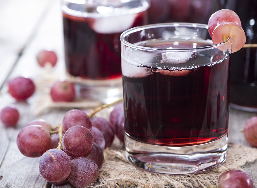 Сколько калорий в черном винограде