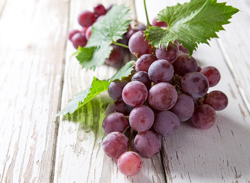 Сколько калорий в зеленом винограде без косточек