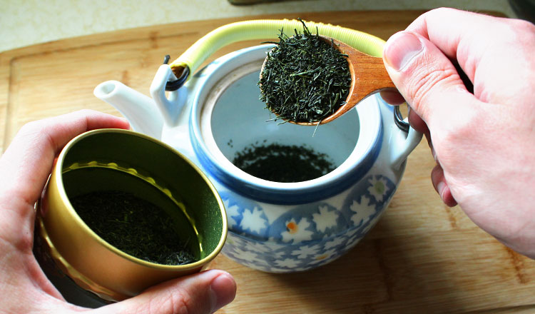 Чайничек зеленого чая