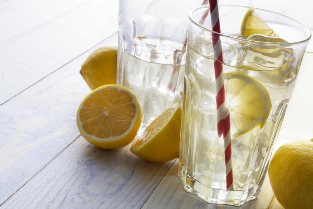 чем помогает вода с лимоном при диете
